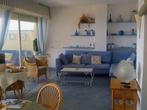 Living area - Belvilla by OYO Residenza Villa Borghese (Nettuno)