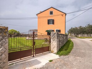 House | Exterior - Apartment in Croatia Near the Coast (Marcana)