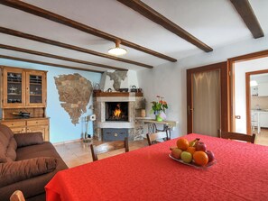 House | Dining - Apartment in Croatia Near the Coast (Marcana)