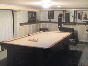 Games room - This Saratoga Lake family friendly waterfront home has amazing sunsets! (Saratoga Springs)