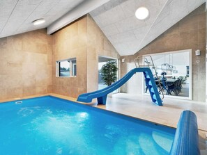 House | Pool | Indoor pool, outdoor pool - Luxury Retreat by Hasmark - By Traum Ferienwohnungen (Otterup)
