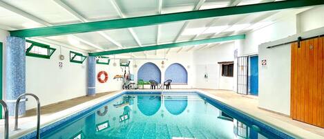 Talo | Uima-allas | Sisäuima-allas, ulkouima-allas