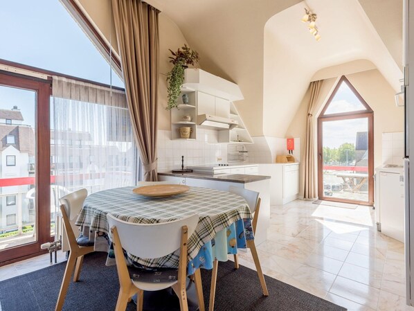 Apartment | Dining - Apartment in Koksijde Near the Beach (Koksijde)