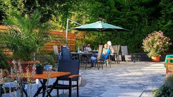 Tempat makan outdoor