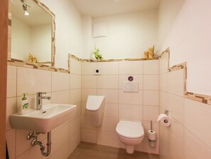 Apartment | Bathroom | Towels - Apartment in Taxenbach Near Kaprun Ski Area (Taxenbach)