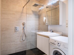 Apartment | Bathroom