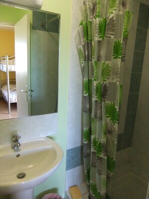 Bathroom - Gîte des Grands Causses (Millau)