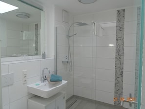 House | Bathroom - Old Printing House Holiday Apartment Cicero (Norderney)