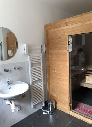 Apartment | Badezimmer