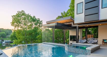 Luxe Escape, Sleeps 24, Heated Pool, Putting Green