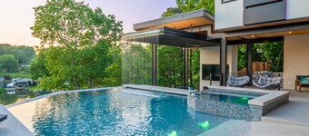 Luxe Escape, Sleeps 24, Heated Pool, Putting Green