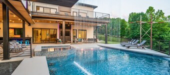 Luxe Escape, Sleeps 24, Heated Pool, Putting Green