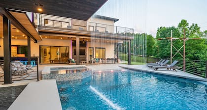 Luxe Escape, Sleeps 24, Heated Pool, Putting Green