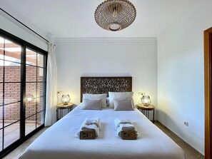 House | 4 bedrooms, individually furnished, bed sheets - Villa in Velilla With Pool Near Beach (Almunecar)