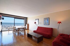 Appartement | Woonruimte | Een dvd-speler