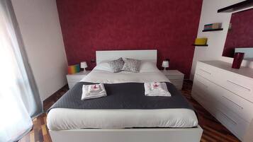 2 Schlafzimmer, Bügeleisen/Bügelbrett, Bettwäsche