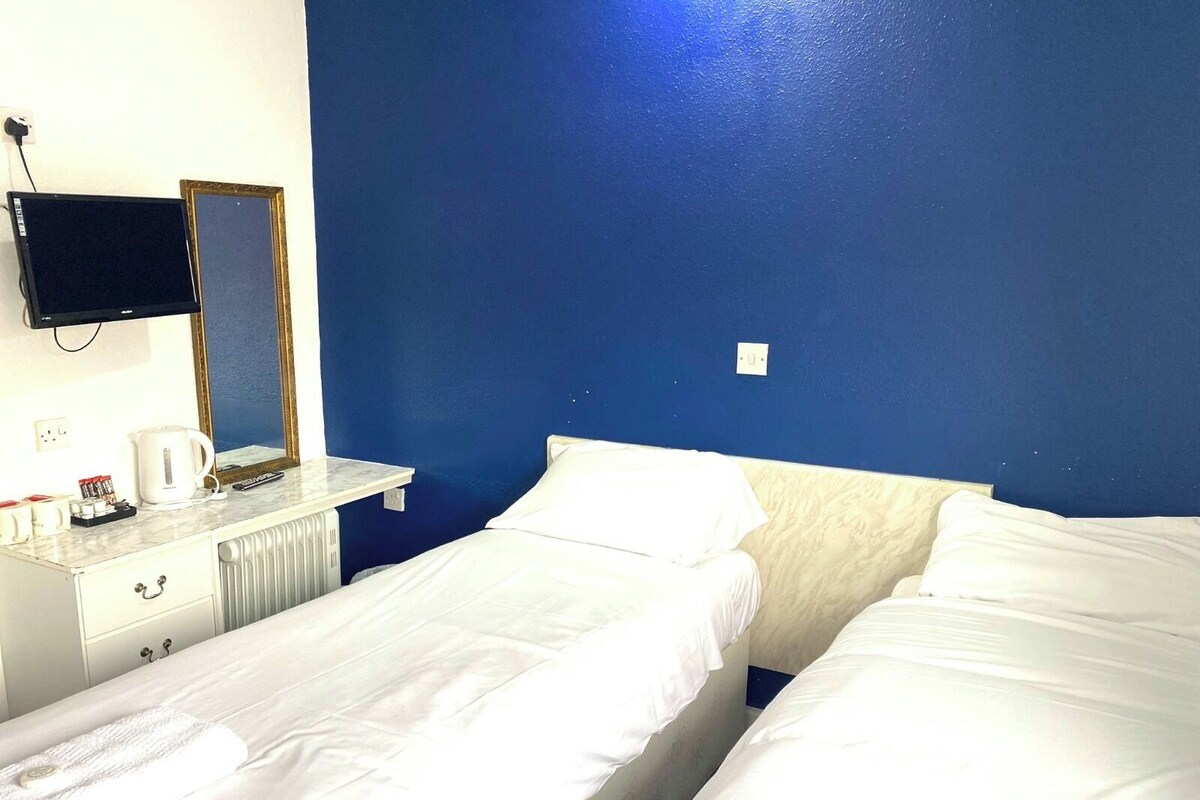 Twin Room | Free WiFi