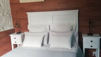 House | 1 bedroom, individually furnished, bed sheets