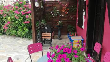 House | Outdoor dining