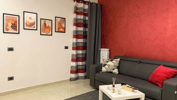 Een smart-tv en boeken