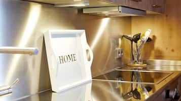 Chalet | Private kitchen | Oven, electric kettle, toaster