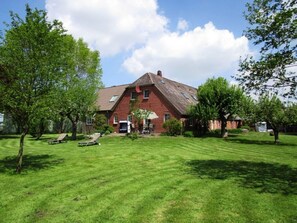 House | Exterior - Comfort Modern Retreat (Stadland)