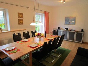 House | Dining - Comfort Modern Retreat (Stadland)