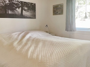 3 bedrooms, individually furnished - 6 Person Holiday Home in Savsjo (Savsjo)
