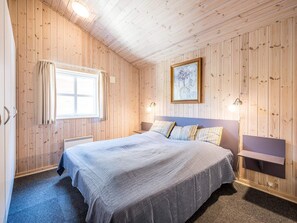 4 bedrooms, individually furnished - 8 Person Holiday Home in Blavand (Blavand)