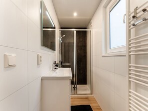 House | Bathroom - Holiday Home in Hellendoorn Near Forest (Hellendoorn)
