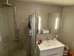 House | Bathroom - 6 Person Holiday Home in Bjoa (Vindafjord)