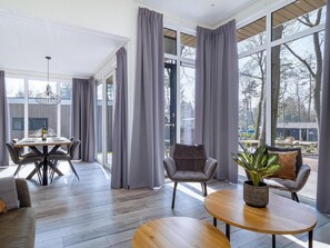 Bungalow | Dining