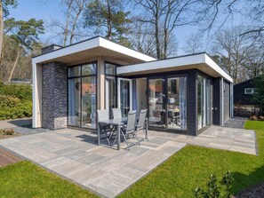 Bungalow | Property amenity - Modern Chalet With a Terrace Near the Veluwe (Hoenderloo)