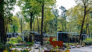 Bungalow | Property grounds - Luxury Stay Near Veluwe Park (Hoenderloo)