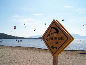A beach with a kiteboarding zone sign. - Holiday Apartment Luna (Ploce)
