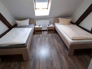 Apartment | 2 bedrooms, individually furnished, bed sheets - Lakeside Family Escape (Schleiz)