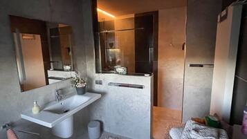 House | Bilik Mandi
