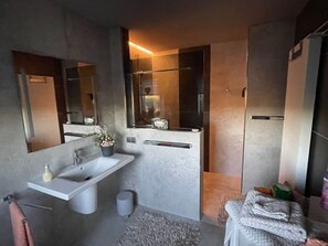 House | Bathroom - Place to Be Modern Retreat (Georgenthal)