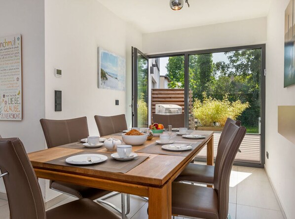 Dining - Holiday Apartment Bw8, Apartment 5 (Breege)