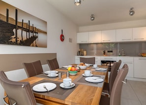 Dining - Holiday Apartment Bw8, Apartment 5 (Breege)