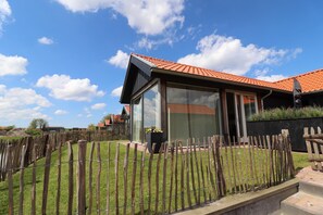 House | Exterior - Nice Holiday Home Near the Lauwersmeer (Anjum)