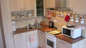 House | Private kitchen | Oven, electric kettle, toaster, highchair