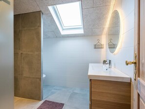 Bathroom - 6 Person Holiday Home in Norre Nebel (Norre Nebel)