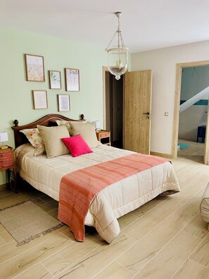 2 habitaciones, cuna de viaje, wifi gratis y ropa de cama 