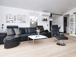 House | Living area - 4 Star Holiday Home in Juelsminde (Juelsminde)