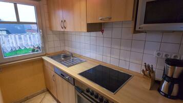 House | Private kitchen | Oven, electric kettle, toaster