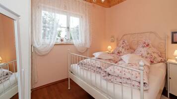 House | 1 bedroom, individually furnished, iron/ironing board