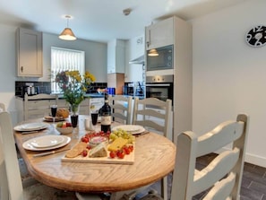 Appartement | Cuisine privée | Bouilloire électrique, grille-pain