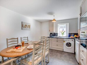 Apartment | Private kitchen | Electric kettle, toaster