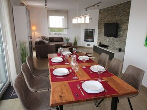Dining - Casa Fortuna Modern Retreat (Goehren-Lebbin)